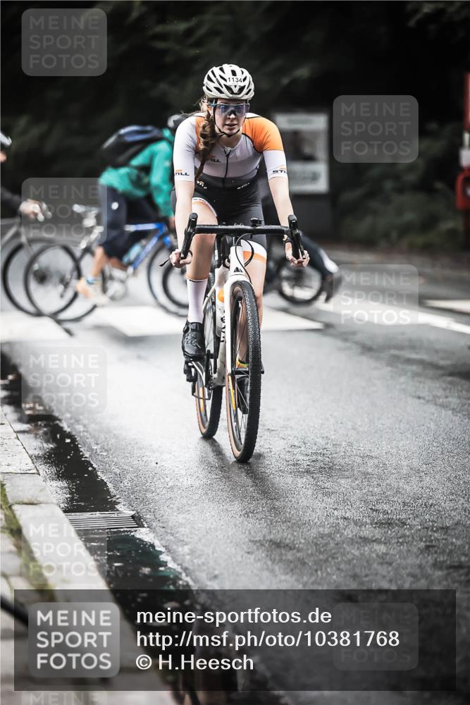 13.09.2026 - Stadtparktriathlon H.Heesch http://msf.ph/oto/10381768 13.09.2026 12:28:03 Radfahren 1020, 1134, 1157 meine-sportfotos.de