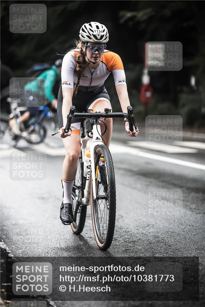 13.09.2026 - Stadtparktriathlon H.Heesch http://msf.ph/oto/10381773 13.09.2026 12:28:03 Radfahren 1020, 1134, 1157 meine-sportfotos.de