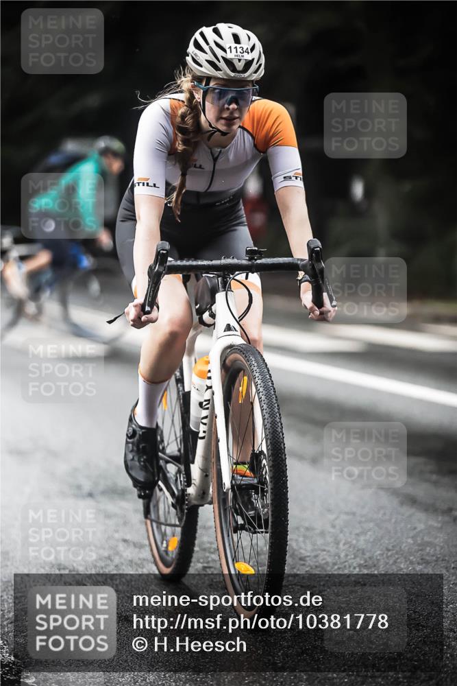13.09.2026 - Stadtparktriathlon H.Heesch http://msf.ph/oto/10381778 13.09.2026 12:28:03 Radfahren 1020, 1134, 1157 meine-sportfotos.de