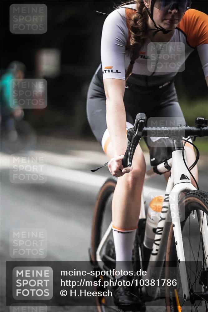 13.09.2026 - Stadtparktriathlon H.Heesch http://msf.ph/oto/10381786 13.09.2026 12:28:04 Radfahren 1020, 1134, 1157 meine-sportfotos.de