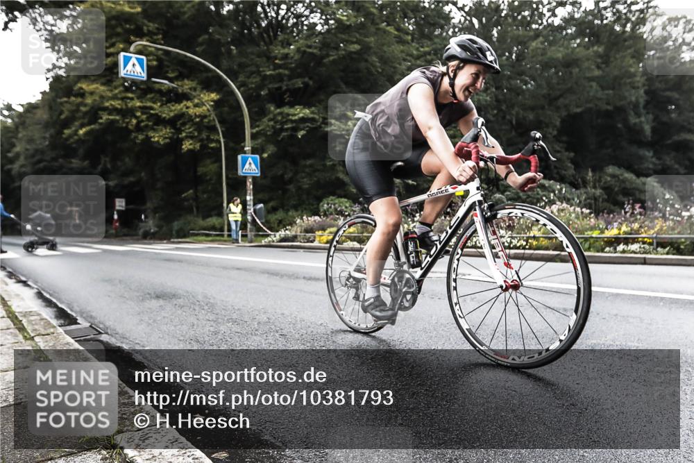 13.09.2026 - Stadtparktriathlon H.Heesch http://msf.ph/oto/10381793 13.09.2026 11:02:13 Radfahren  meine-sportfotos.de