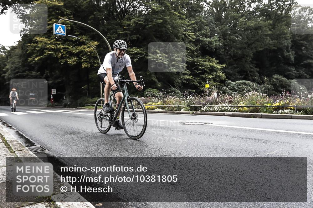 13.09.2026 - Stadtparktriathlon H.Heesch http://msf.ph/oto/10381805 13.09.2026 11:02:35 Radfahren 435, 531, 618 meine-sportfotos.de