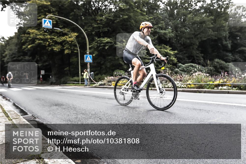 13.09.2026 - Stadtparktriathlon H.Heesch http://msf.ph/oto/10381808 13.09.2026 11:02:37 Radfahren 435, 531, 618, 671 meine-sportfotos.de