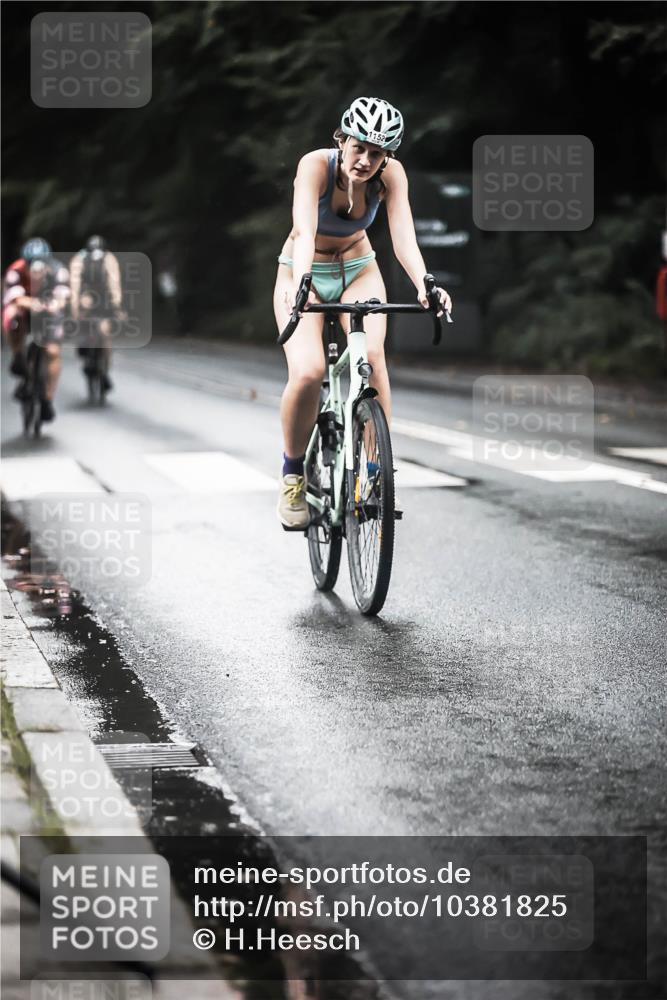 13.09.2026 - Stadtparktriathlon H.Heesch http://msf.ph/oto/10381825 13.09.2026 12:28:11 Radfahren 999, 1056, 1138, 1152 meine-sportfotos.de
