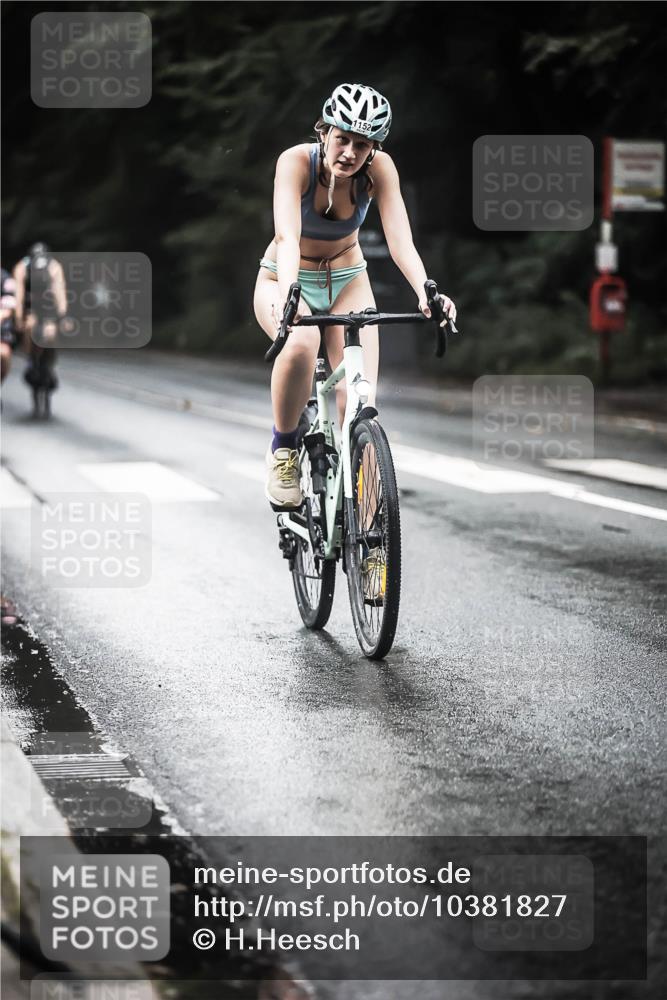 13.09.2026 - Stadtparktriathlon H.Heesch http://msf.ph/oto/10381827 13.09.2026 12:28:11 Radfahren 999, 1056, 1138, 1152 meine-sportfotos.de