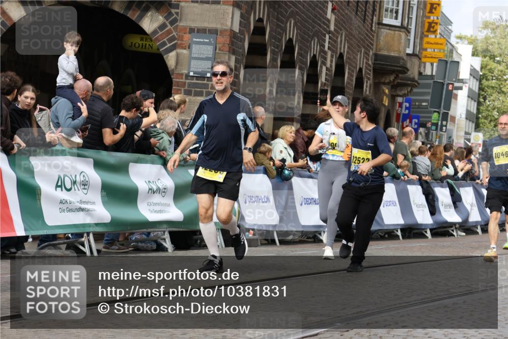13.09.2026 - 21. swb-Marathon Bremen Strokosch-Dieckow http://msf.ph/oto/10381831 13.09.2026 11:05:06 Ziel 10198, 10283, 10315, 10481, 10729, 10855, 10856, 10877, 10940, 11006, 11114, 11133, 11272, 11364, 11366, 11395, 11518, 11592, 11705, 11757, 12005, 12420, 12493, 12495, 12498, 12500, 12502, 12563, 10370, 10411, 10576, 10697, 10718, 10800, 10802, 10995, 11102, 11105, 11157, 11218, 11281, 11326, 11584, 11616, 11722, 11900, 12011, 12079, 12080, 12335 meine-sportfotos.de