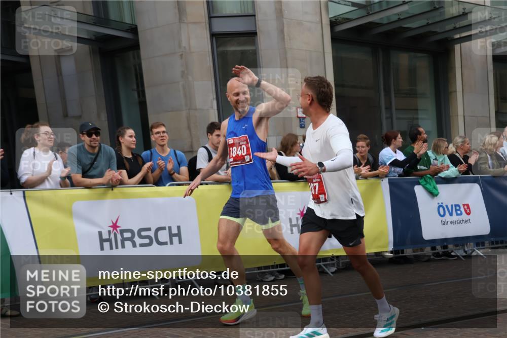 13.09.2026 - 21. swb-Marathon Bremen Strokosch-Dieckow http://msf.ph/oto/10381855 13.09.2026 12:45:14 Ziel 2032, 322, 814, 1187, 1544, 1840, 4474, 8285 meine-sportfotos.de