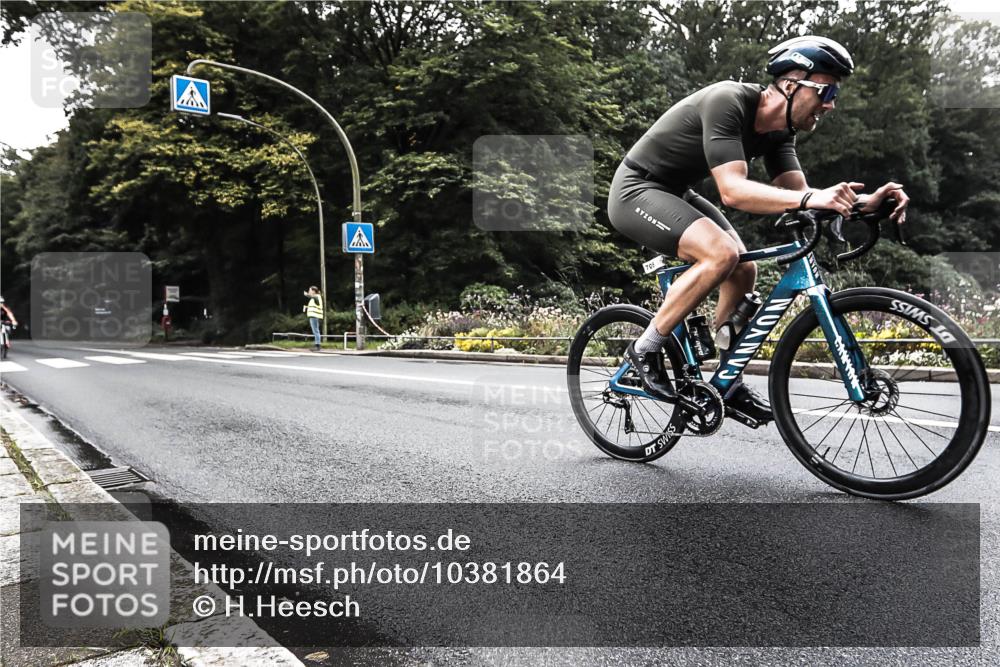 13.09.2026 - Stadtparktriathlon H.Heesch http://msf.ph/oto/10381864 13.09.2026 11:03:01 Radfahren 666, 708 meine-sportfotos.de
