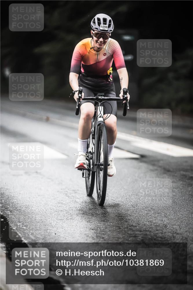 13.09.2026 - Stadtparktriathlon H.Heesch http://msf.ph/oto/10381869 13.09.2026 12:28:23 Radfahren 1004, 1098, 1113, 1137, 1158 meine-sportfotos.de