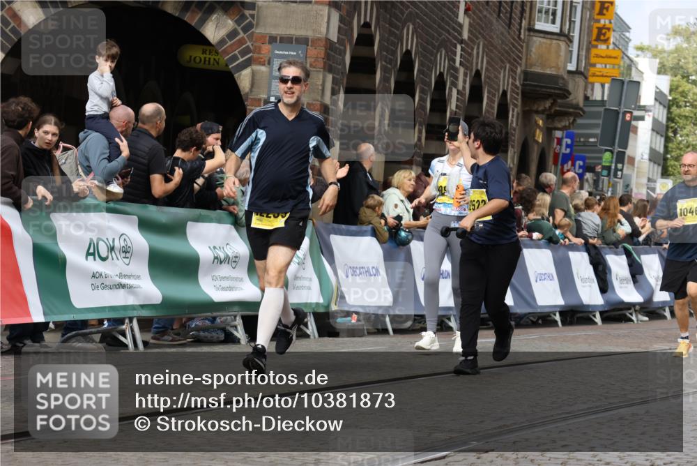 13.09.2026 - 21. swb-Marathon Bremen Strokosch-Dieckow http://msf.ph/oto/10381873 13.09.2026 11:05:06 Ziel 10198, 10283, 10315, 10481, 10729, 10855, 10856, 10877, 10940, 11006, 11114, 11133, 11272, 11364, 11366, 11395, 11518, 11592, 11705, 11757, 12005, 12420, 12493, 12495, 12498, 12500, 12502, 12563, 10370, 10411, 10576, 10697, 10718, 10800, 10802, 10995, 11102, 11105, 11157, 11218, 11281, 11326, 11584, 11616, 11722, 11900, 12011, 12079, 12080, 12335 meine-sportfotos.de