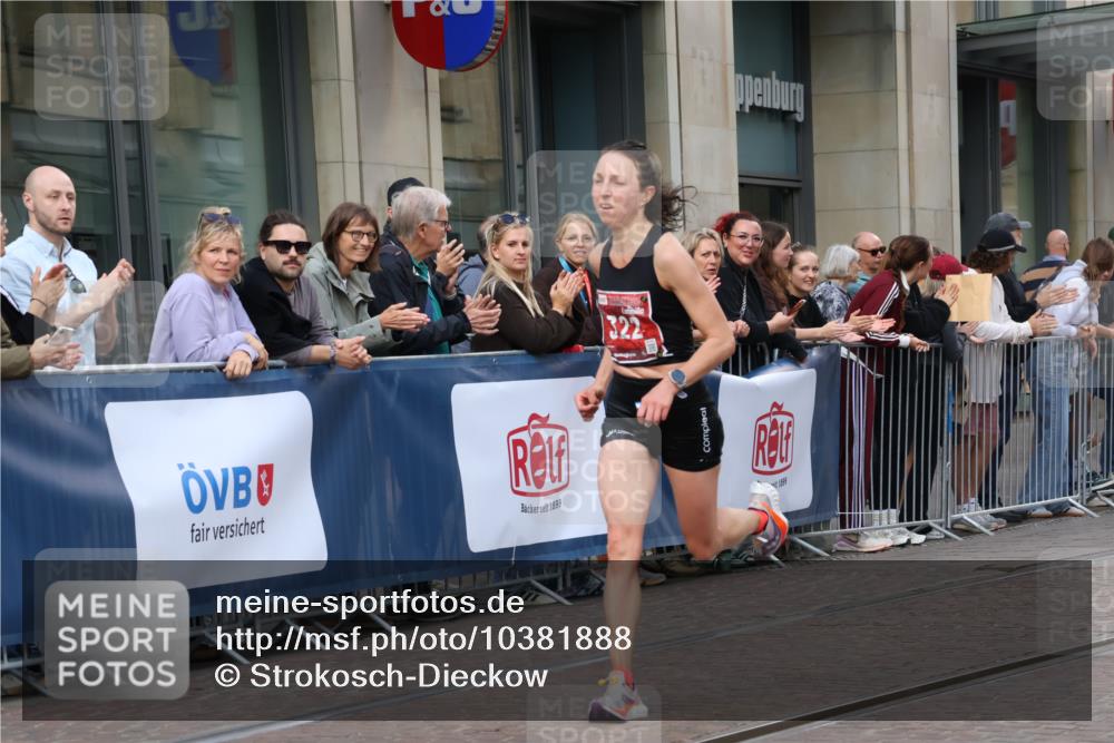 13.09.2026 - 21. swb-Marathon Bremen Strokosch-Dieckow http://msf.ph/oto/10381888 13.09.2026 12:45:16 Ziel 2032, 322, 814, 1187, 1544, 1840, 8285 meine-sportfotos.de