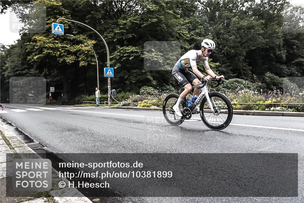 13.09.2026 - Stadtparktriathlon H.Heesch http://msf.ph/oto/10381899 13.09.2026 11:03:43 Radfahren 445, 690 meine-sportfotos.de