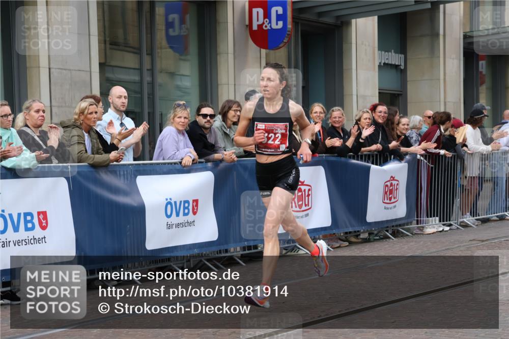 13.09.2026 - 21. swb-Marathon Bremen Strokosch-Dieckow http://msf.ph/oto/10381914 13.09.2026 12:45:16 Ziel 2032, 322, 814, 1187, 1544, 1840, 8285 meine-sportfotos.de