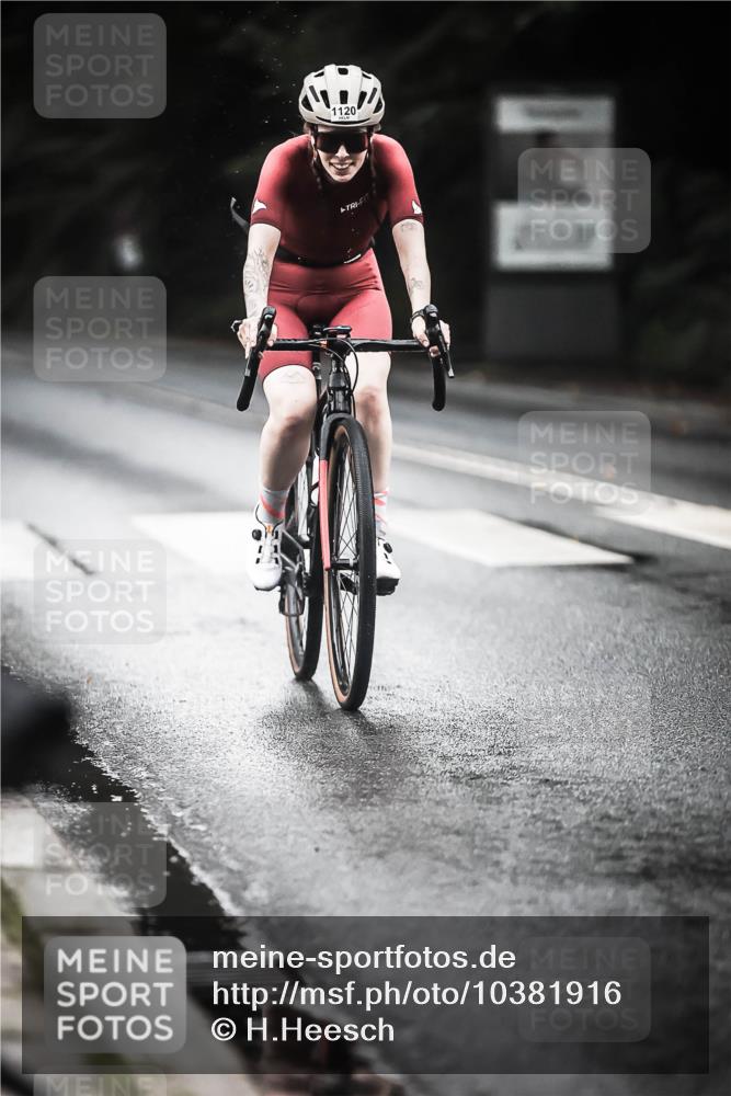 13.09.2026 - Stadtparktriathlon H.Heesch http://msf.ph/oto/10381916 13.09.2026 12:28:30 Radfahren 975, 1120, 1137 meine-sportfotos.de