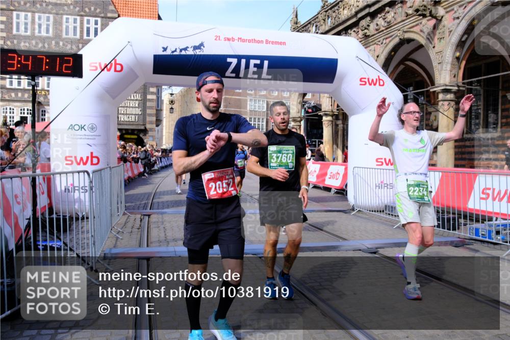 13.09.2026 - 21. swb-Marathon Bremen Tim E. http://msf.ph/oto/10381919 13.09.2026 13:18:01 Ziel 771, 1297, 2008, 2125, 2234, 2812, 3051, 3192, 3760, 4171, 4286, 4374, 4498, 4499, 4620, 5041, 5530, 5550, 5817, 7901, 8100, 8250, 9400, 9505, 13107 meine-sportfotos.de
