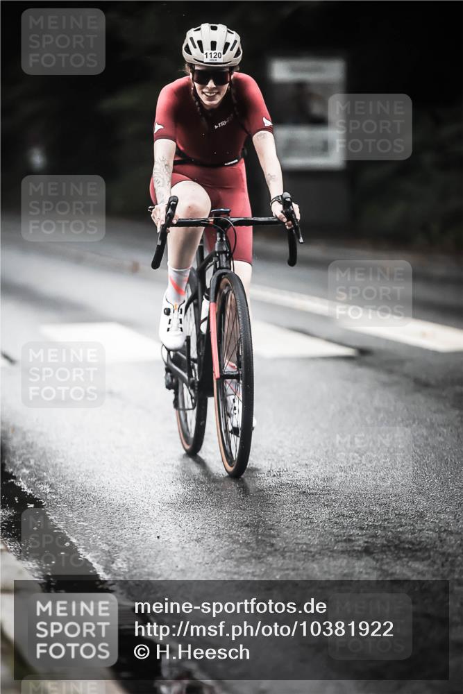 13.09.2026 - Stadtparktriathlon H.Heesch http://msf.ph/oto/10381922 13.09.2026 12:28:30 Radfahren 975, 1120, 1137 meine-sportfotos.de