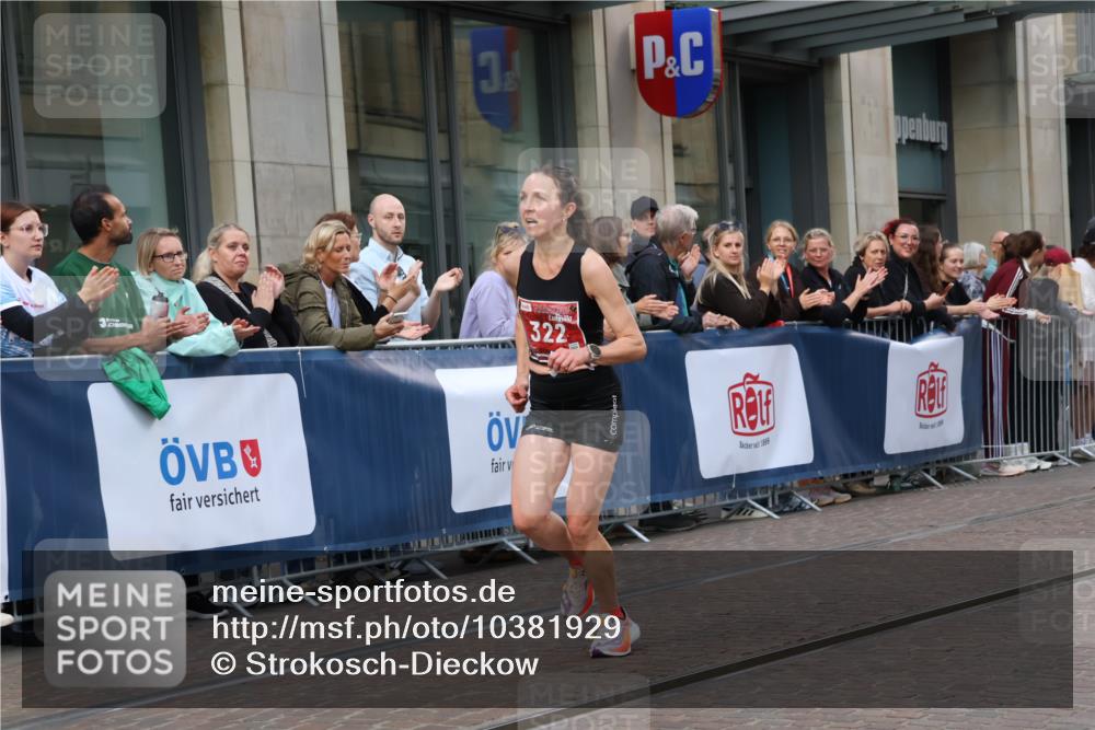 13.09.2026 - 21. swb-Marathon Bremen Strokosch-Dieckow http://msf.ph/oto/10381929 13.09.2026 12:45:16 Ziel 2032, 322, 814, 1187, 1544, 1840, 8285 meine-sportfotos.de