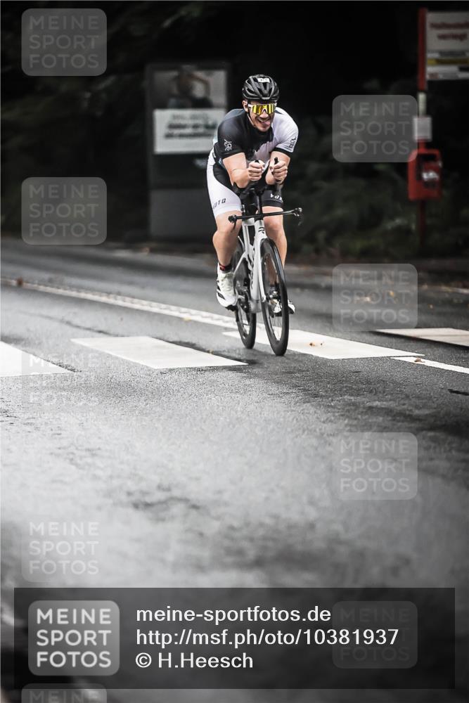 13.09.2026 - Stadtparktriathlon H.Heesch http://msf.ph/oto/10381937 13.09.2026 12:28:35 Radfahren 975, 998, 1087, 1120 meine-sportfotos.de