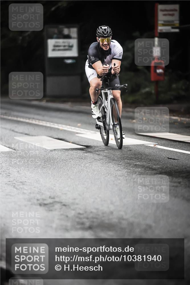 13.09.2026 - Stadtparktriathlon H.Heesch http://msf.ph/oto/10381940 13.09.2026 12:28:35 Radfahren 975, 998, 1087, 1120 meine-sportfotos.de
