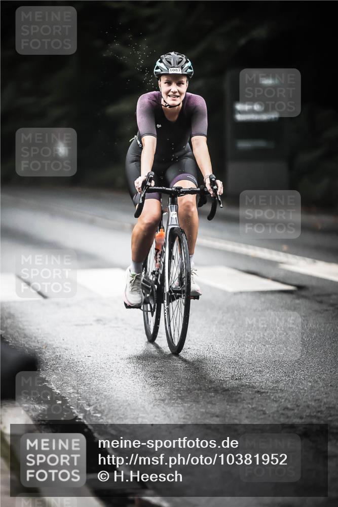 13.09.2026 - Stadtparktriathlon H.Heesch http://msf.ph/oto/10381952 13.09.2026 12:28:37 Radfahren 975, 998, 1087 meine-sportfotos.de