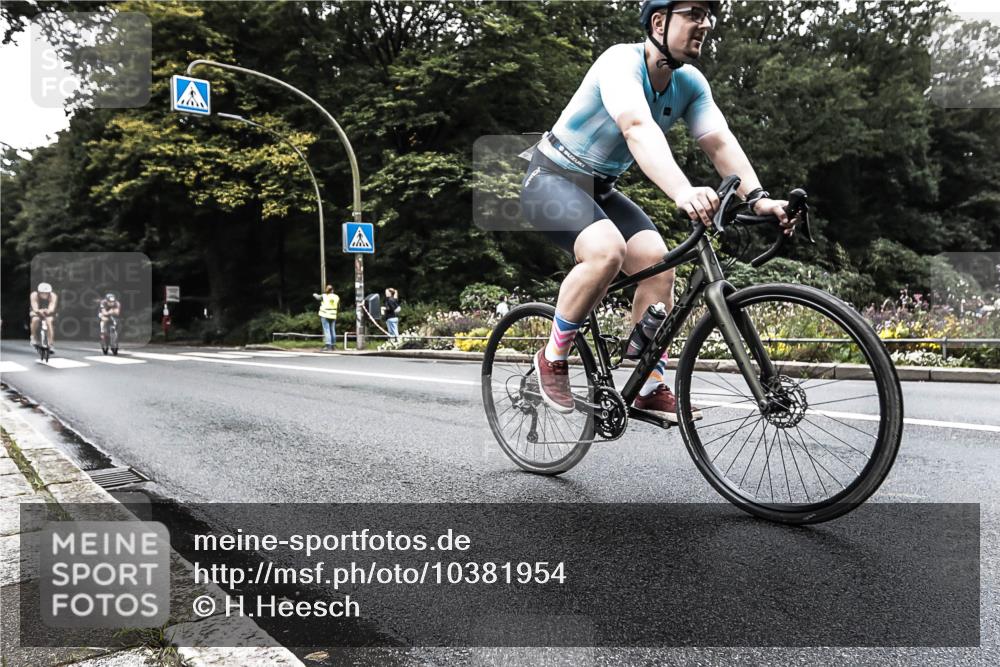 13.09.2026 - Stadtparktriathlon H.Heesch http://msf.ph/oto/10381954 13.09.2026 11:04:02 Radfahren 536, 643, 688 meine-sportfotos.de