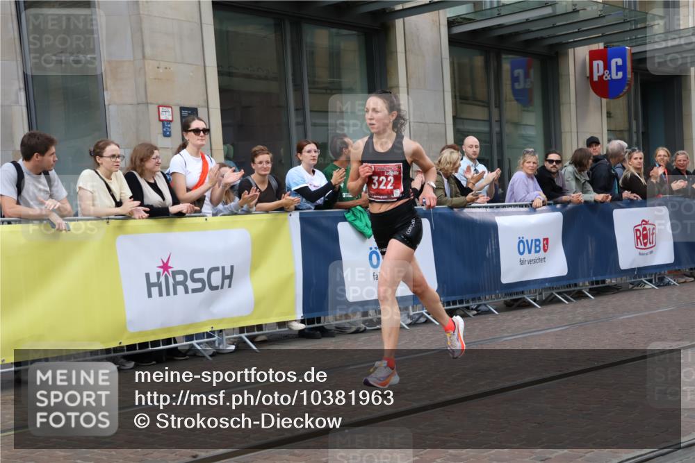 13.09.2026 - 21. swb-Marathon Bremen Strokosch-Dieckow http://msf.ph/oto/10381963 13.09.2026 12:45:17 Ziel 2032, 322, 814, 1187, 1544, 1840, 8285 meine-sportfotos.de