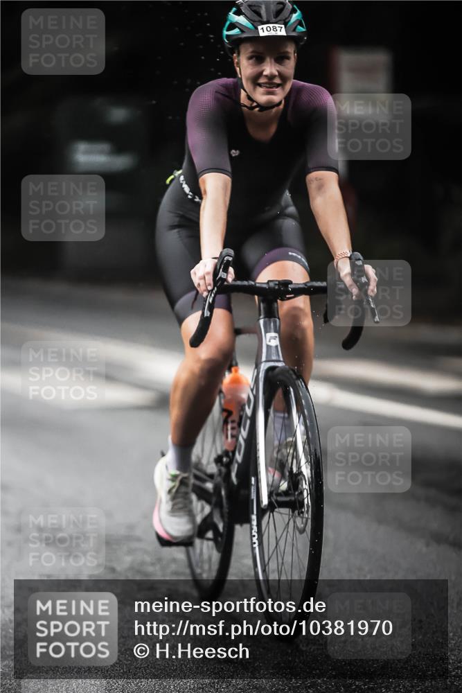 13.09.2026 - Stadtparktriathlon H.Heesch http://msf.ph/oto/10381970 13.09.2026 12:28:37 Radfahren 975, 998, 1087 meine-sportfotos.de