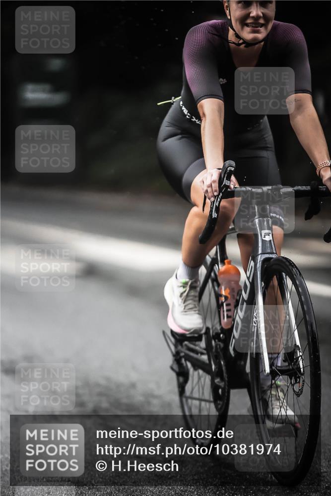 13.09.2026 - Stadtparktriathlon H.Heesch http://msf.ph/oto/10381974 13.09.2026 12:28:37 Radfahren 975, 998, 1087 meine-sportfotos.de