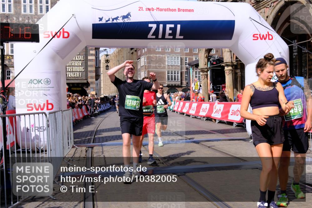 13.09.2026 - 21. swb-Marathon Bremen Tim E. http://msf.ph/oto/10382005 13.09.2026 13:18:05 Ziel 771, 948, 1297, 2001, 2125, 2234, 2812, 3051, 3192, 3760, 4286, 4374, 4498, 4499, 4620, 5530, 5817, 5935, 8869, 9400, 9505, 9595, 9596, 9837, 13041, 13107 meine-sportfotos.de
