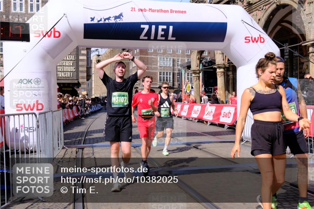 13.09.2026 - 21. swb-Marathon Bremen Tim E. http://msf.ph/oto/10382025 13.09.2026 13:18:05 Ziel 771, 948, 1297, 2001, 2125, 2234, 2812, 3051, 3192, 3760, 4286, 4374, 4498, 4499, 4620, 5530, 5817, 5935, 8869, 9400, 9505, 9595, 9596, 9837, 13041, 13107 meine-sportfotos.de