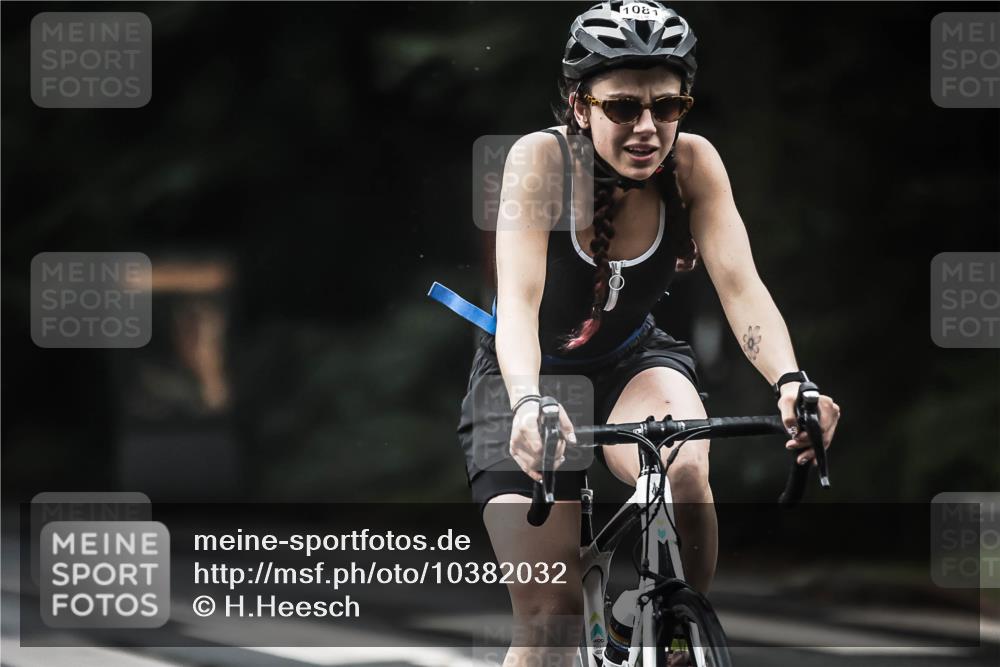 13.09.2026 - Stadtparktriathlon H.Heesch http://msf.ph/oto/10382032 13.09.2026 12:28:49 Radfahren 1015, 1081, 1088 meine-sportfotos.de