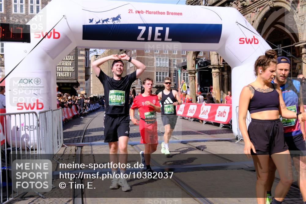 13.09.2026 - 21. swb-Marathon Bremen Tim E. http://msf.ph/oto/10382037 13.09.2026 13:18:06 Ziel 771, 948, 1297, 1797, 2001, 2125, 2234, 2812, 3051, 3192, 3760, 4286, 4374, 4498, 4499, 4620, 5530, 5817, 5935, 8869, 9400, 9505, 9595, 9596, 9837, 13041, 13107 meine-sportfotos.de