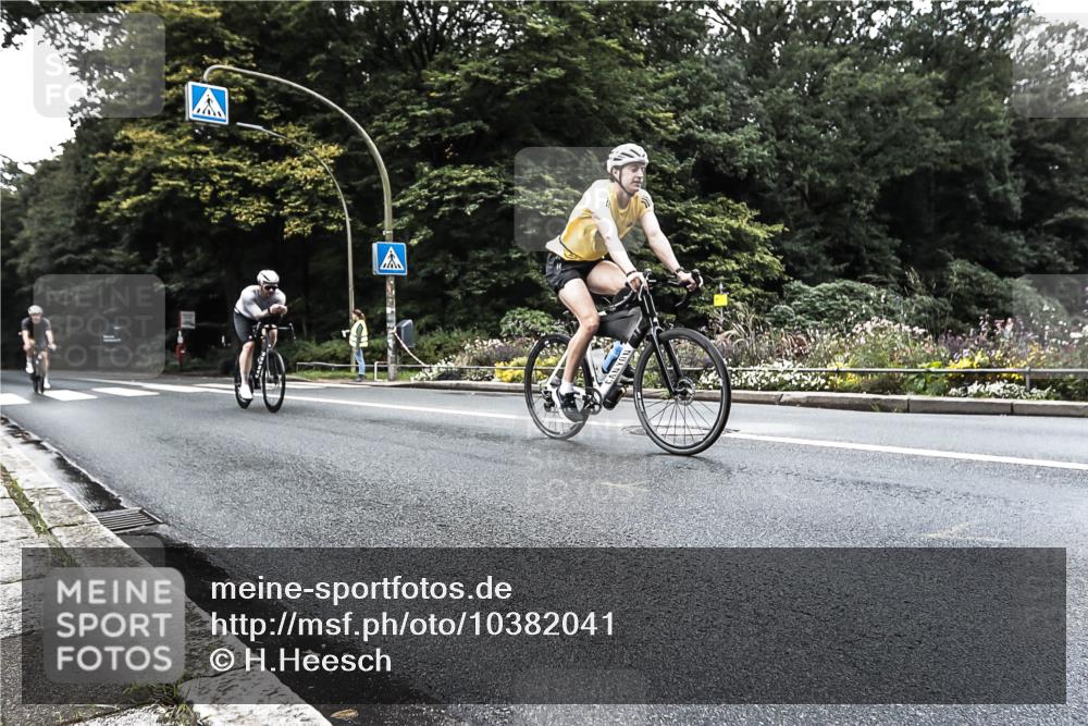 13.09.2026 - Stadtparktriathlon H.Heesch http://msf.ph/oto/10382041 13.09.2026 11:05:19 Radfahren 483, 595, 597, 702 meine-sportfotos.de