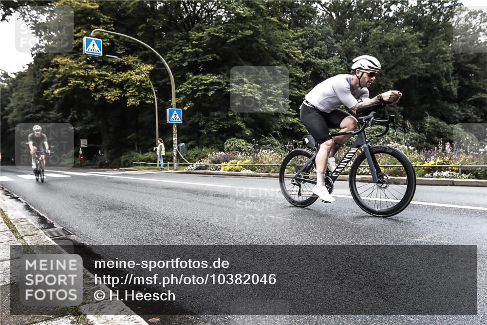 13.09.2026 - Stadtparktriathlon H.Heesch http://msf.ph/oto/10382046 13.09.2026 11:05:20 Radfahren 483, 560, 595, 597, 702 meine-sportfotos.de