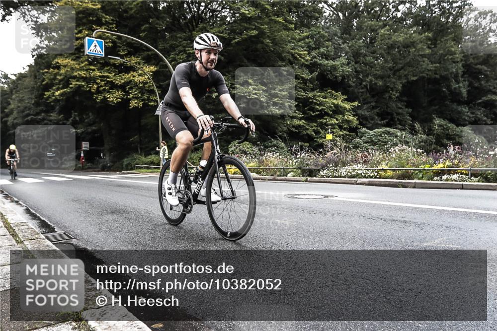 13.09.2026 - Stadtparktriathlon H.Heesch http://msf.ph/oto/10382052 13.09.2026 11:05:21 Radfahren 483, 560, 595, 597, 598, 702 meine-sportfotos.de