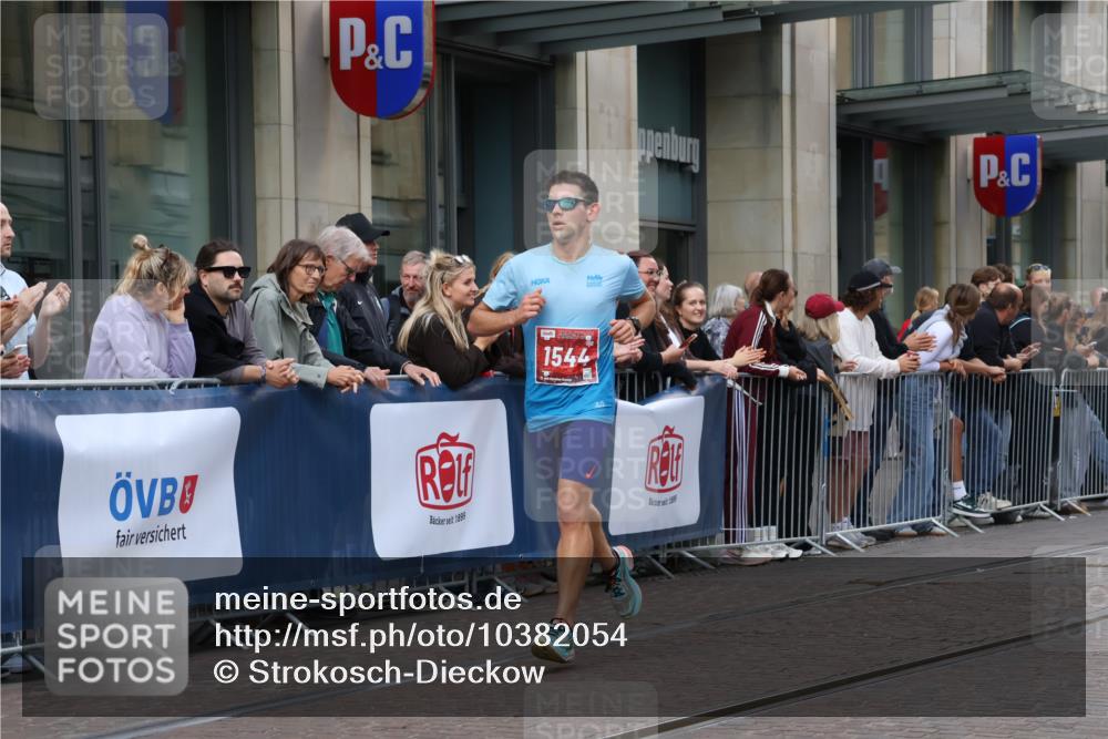 13.09.2026 - 21. swb-Marathon Bremen Strokosch-Dieckow http://msf.ph/oto/10382054 13.09.2026 12:45:21 Ziel 2032, 322, 1187, 1544, 1840 meine-sportfotos.de
