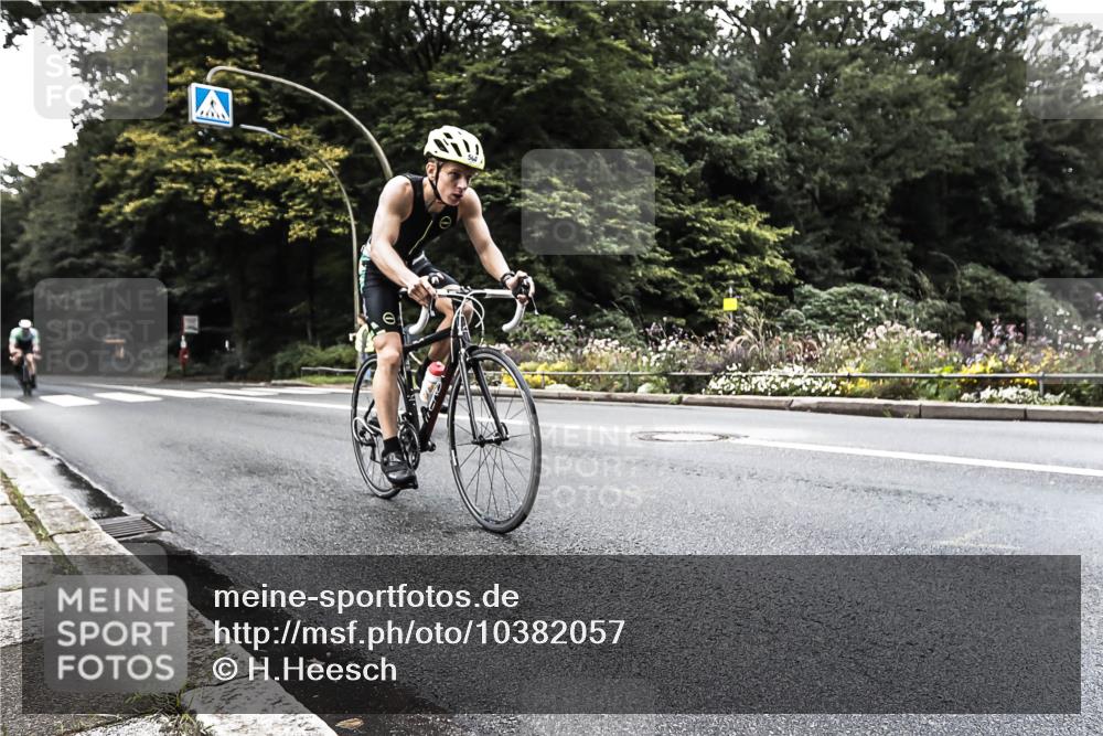 13.09.2026 - Stadtparktriathlon H.Heesch http://msf.ph/oto/10382057 13.09.2026 11:05:23 Radfahren 483, 560, 595, 598 meine-sportfotos.de