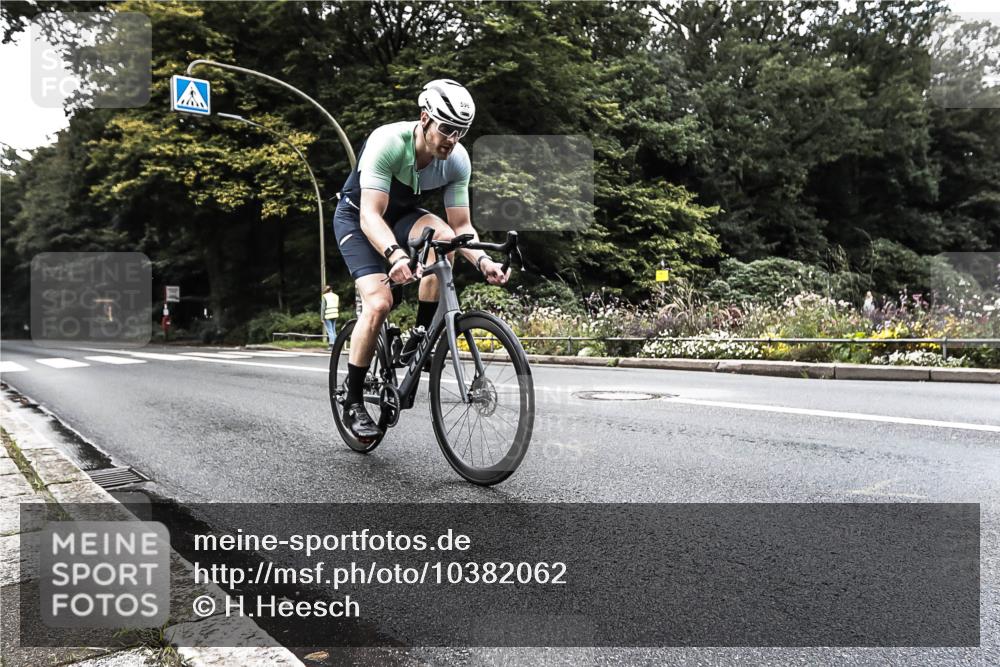 13.09.2026 - Stadtparktriathlon H.Heesch http://msf.ph/oto/10382062 13.09.2026 11:05:24 Radfahren 560, 595, 598 meine-sportfotos.de