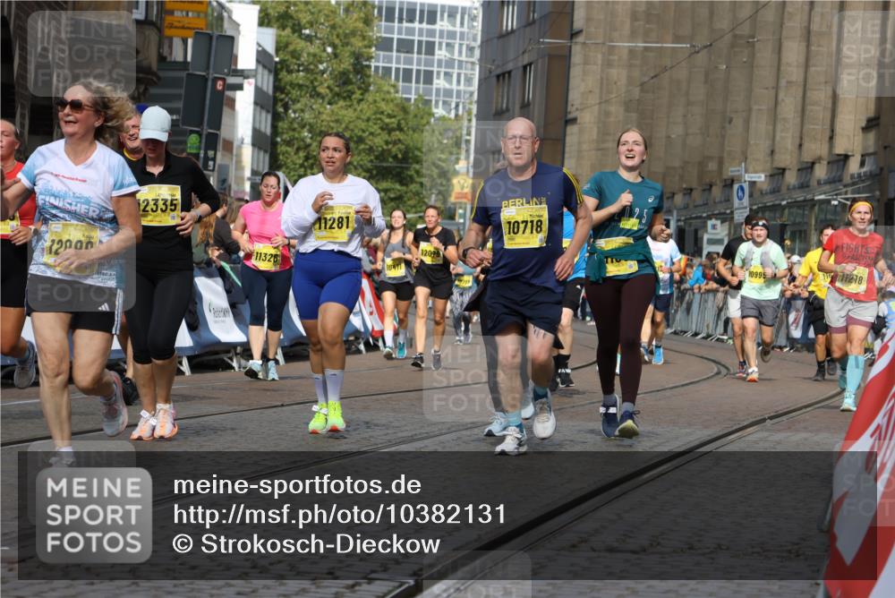 13.09.2026 - 21. swb-Marathon Bremen Strokosch-Dieckow http://msf.ph/oto/10382131 13.09.2026 11:05:15 Ziel 10198, 10283, 10315, 10465, 10729, 10741, 10850, 10855, 10856, 10940, 10975, 11006, 11133, 11272, 11395, 11518, 11757, 11939, 12002, 12005, 12064, 12235, 12420, 12493, 12495, 12498, 12500, 12502, 12522, 12563, 10186, 10411, 10432, 10697, 10717, 10802, 11146, 11314, 11334, 11387, 11394, 11521, 11571, 11572, 12055, 12251 meine-sportfotos.de