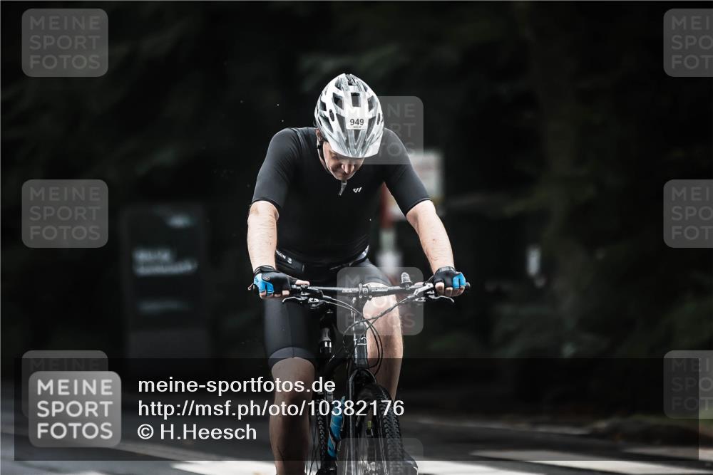 13.09.2026 - Stadtparktriathlon H.Heesch http://msf.ph/oto/10382176 13.09.2026 12:29:09 Radfahren 949, 979, 1072, 1128, 1242 meine-sportfotos.de