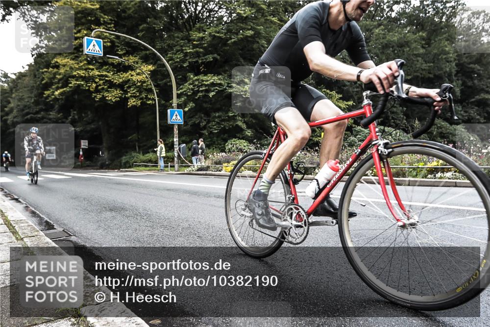 13.09.2026 - Stadtparktriathlon H.Heesch http://msf.ph/oto/10382190 13.09.2026 11:06:11 Radfahren 376, 582, 665, 696 meine-sportfotos.de