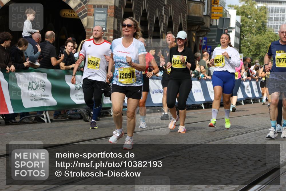 13.09.2026 - 21. swb-Marathon Bremen Strokosch-Dieckow http://msf.ph/oto/10382193 13.09.2026 11:05:16 Ziel 10198, 10283, 10315, 10465, 10729, 10741, 10850, 10855, 10856, 10940, 10975, 11006, 11133, 11272, 11395, 11518, 11757, 11939, 12002, 12005, 12064, 12235, 12420, 12493, 12495, 12498, 12500, 12502, 12522, 12563, 10186, 10411, 10432, 10717, 10802, 11146, 11314, 11334, 11387, 11394, 11521, 11571, 11572, 12055, 12251, 12330 meine-sportfotos.de