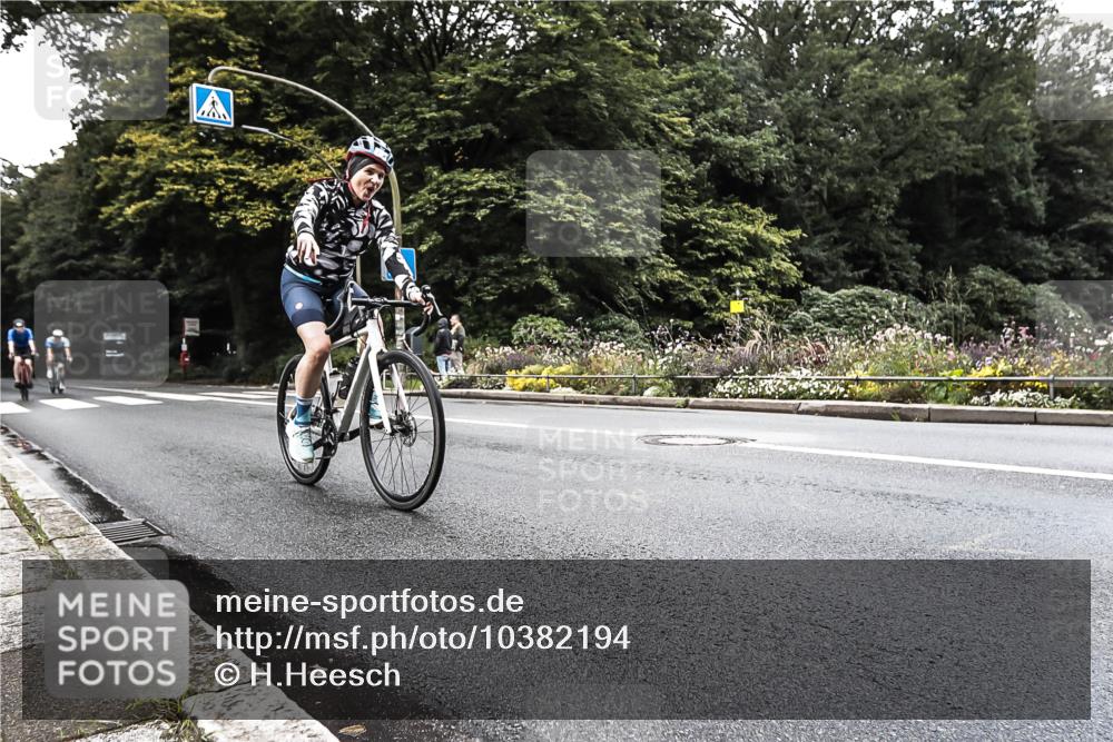 13.09.2026 - Stadtparktriathlon H.Heesch http://msf.ph/oto/10382194 13.09.2026 11:06:12 Radfahren 376, 582, 665, 687, 696 meine-sportfotos.de