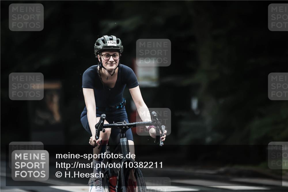 13.09.2026 - Stadtparktriathlon H.Heesch http://msf.ph/oto/10382211 13.09.2026 12:29:14 Radfahren 949, 957, 1072, 1128, 1242 meine-sportfotos.de