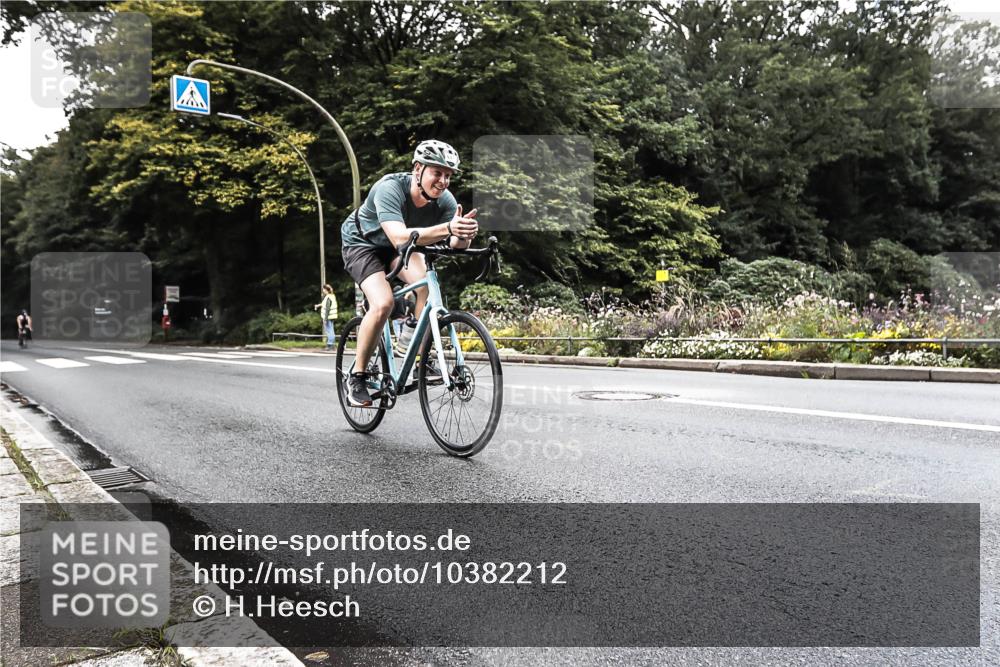 13.09.2026 - Stadtparktriathlon H.Heesch http://msf.ph/oto/10382212 13.09.2026 11:06:16 Radfahren 564, 665, 687, 696 meine-sportfotos.de