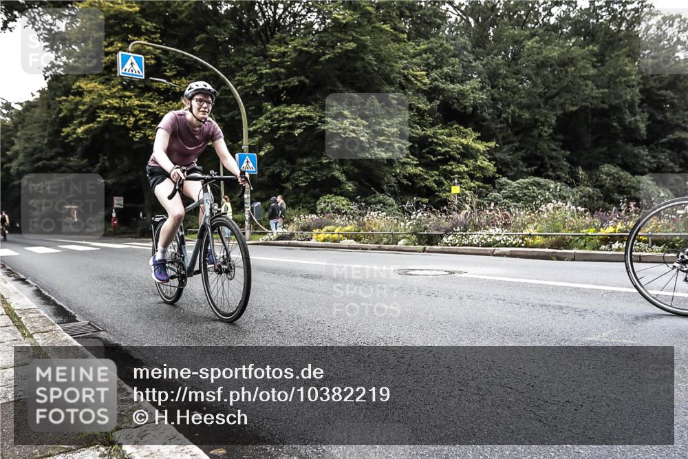 13.09.2026 - Stadtparktriathlon H.Heesch http://msf.ph/oto/10382219 13.09.2026 11:06:20 Radfahren 427, 544, 564 meine-sportfotos.de
