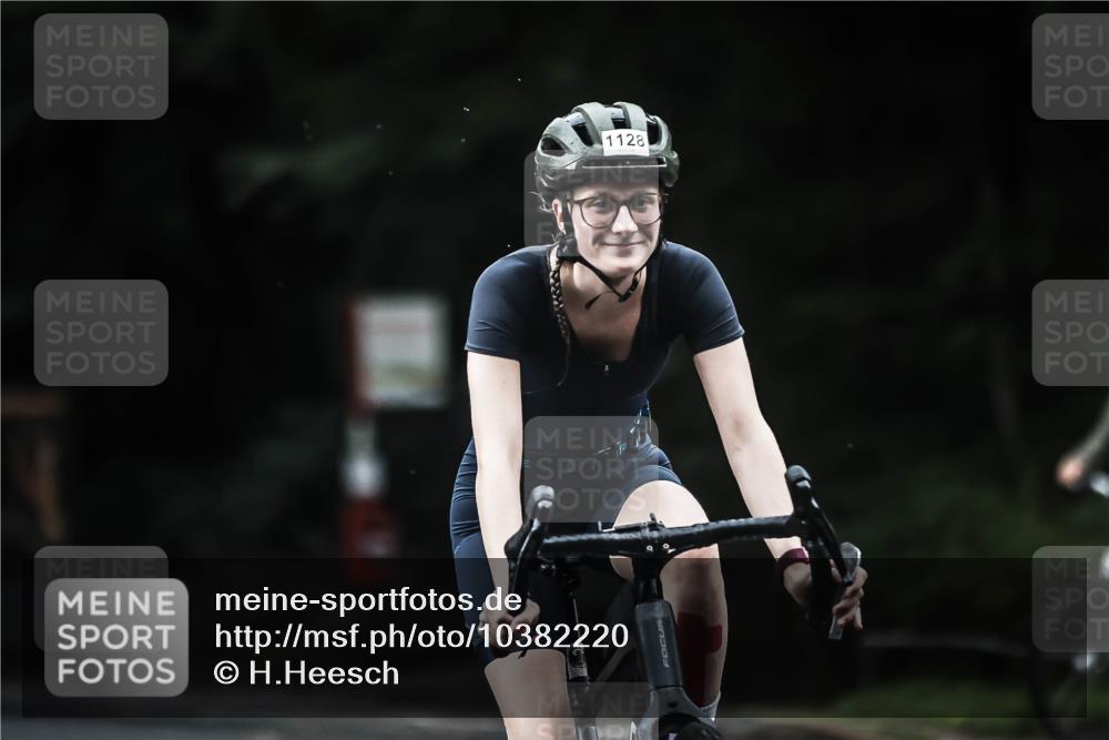 13.09.2026 - Stadtparktriathlon H.Heesch http://msf.ph/oto/10382220 13.09.2026 12:29:14 Radfahren 949, 957, 1072, 1128, 1242 meine-sportfotos.de