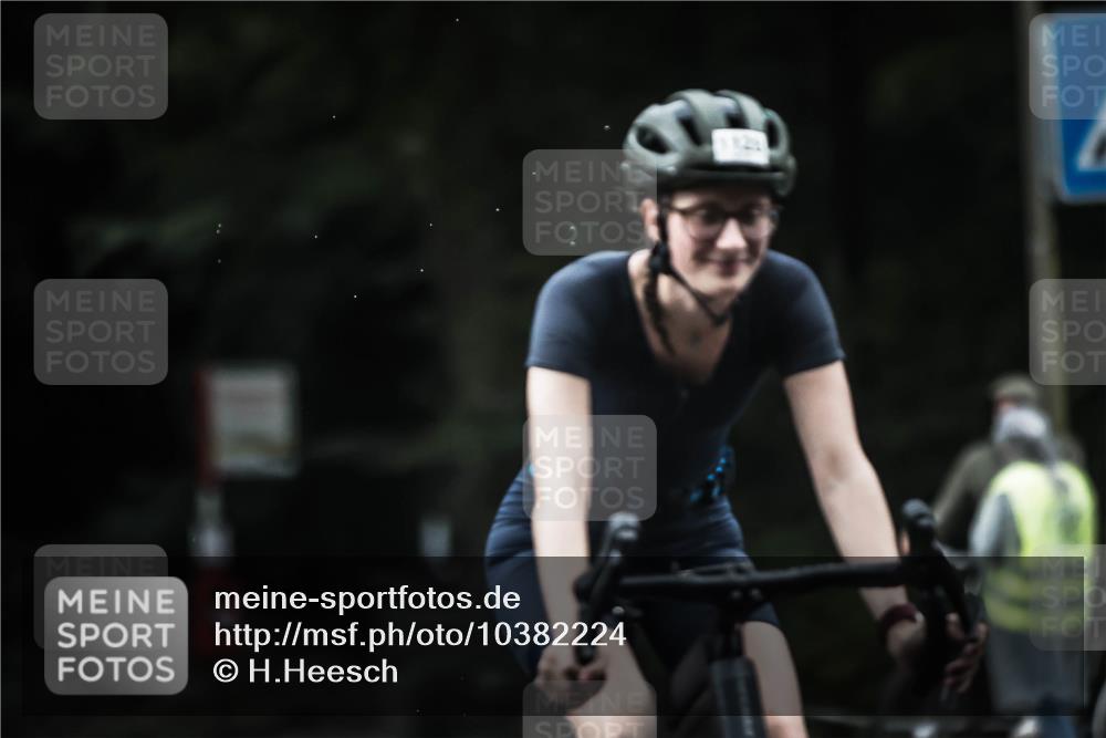 13.09.2026 - Stadtparktriathlon H.Heesch http://msf.ph/oto/10382224 13.09.2026 12:29:14 Radfahren 949, 957, 1072, 1128, 1242 meine-sportfotos.de