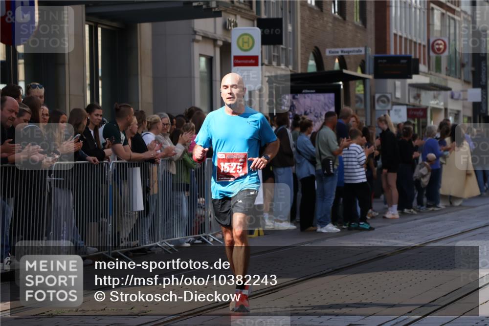 13.09.2026 - 21. swb-Marathon Bremen Strokosch-Dieckow http://msf.ph/oto/10382243 13.09.2026 12:46:39 Ziel 574, 649, 7741, 238, 574, 841, 1253, 1391, 1525 meine-sportfotos.de