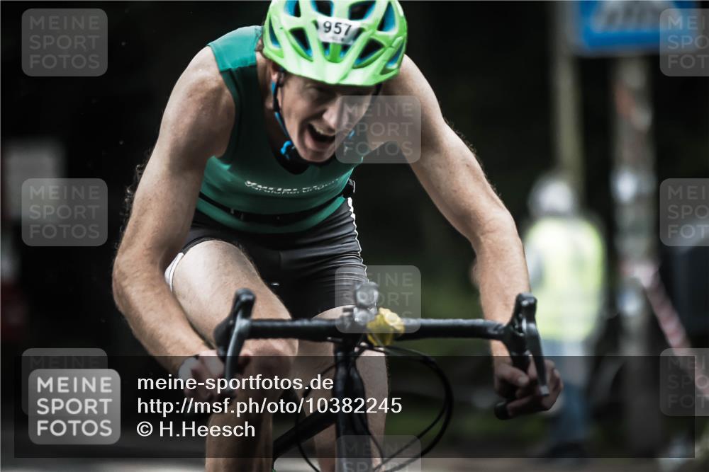 13.09.2026 - Stadtparktriathlon H.Heesch http://msf.ph/oto/10382245 13.09.2026 12:29:20 Radfahren 957, 960, 1035, 1076, 1123 meine-sportfotos.de